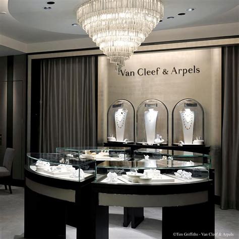 van cleef jewelry stores.